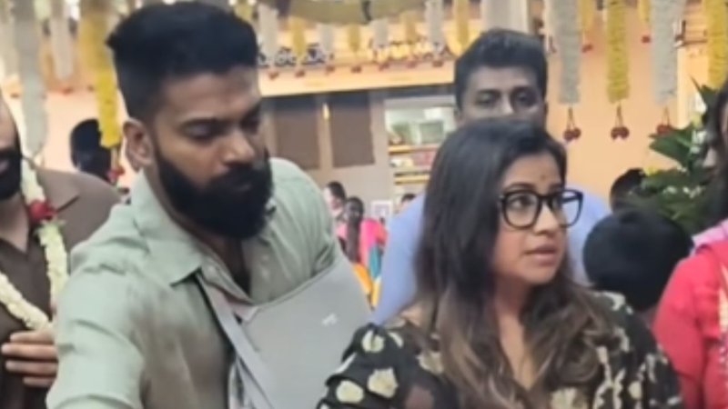 anchor Anushree