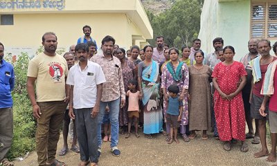 ಬಿ.ವಡ್ಡಹಳ್ಳಿ ಅಂಗನವಾಡಿ ಎದುರು ಧರಣಿ
