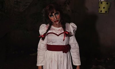 ಹ್ಯಾಲೋವಿನ್‌ಗಾಗಿ ಅನ್ನಾಬೆಲ್ಲೆ ಆಗಿ ಬದಲಾದ ಮೇಕಪ್ ಕಲಾವಿದೆ