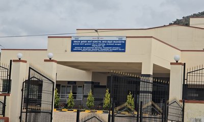 ದಾಖಲೆ ರಹಿತ 8 ಮ್ಯಾಕ್ಸಿ ಕ್ಯಾಬ್ ವಾಹನಗಳ ಬಹಿರಂಗ ಹರಾಜು