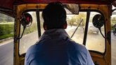 ಹಳ್ಳಿ ಜನರನ್ನು ಬೆದರಿಸಿ ದೋಚಿದ ಬೆಂಗಳೂರು ಆಟೋ ಚಾಲಕ