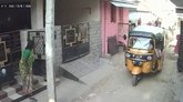 ಬಾಲಕಿಗೆ ಡಿಕ್ಕಿ ಹೊಡೆದ ಆಟೋ; ಶಾಕಿಂಗ್‌ ವಿಡಿಯೊ ವೈರಲ್‌