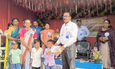 ಪೋಷಕರು ತಮ್ಮ ಮಕ್ಕಳನ್ನು ಸರ್ಕಾರಿ ಶಾಲೆಗಳಿಗೆ ದಾಖಲಿಸಿ