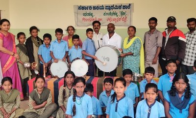 ಬಿಸಲಹಳ್ಳಿ ಸರ್ಕಾರಿ ಶಾಲೆ ವಿದ್ಯಾರ್ಥಿಗಳಿಗೆ ಬ್ಯಾಂಡ್‌ಸೆಟ್ ವಿತರಣೆ