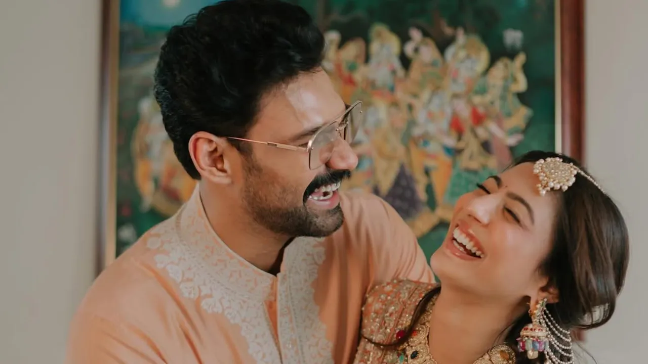 Photos: ʻನಿನ್ನ ನಗು ಮಾಸದಂತೆ ನೋಡಿಕೊಳ್ಳುವೆʼ; ಭಾವಿ ಪತ್ನಿ ಕಾವ್ಯರನ್ನು ಪರಿಚಯಿಸಿದ ತೆಲುಗು ನಟ ಬೆಲ್ಲಂಕೊಂಡ ಶ್ರೀನಿವಾಸ್ - Image 3