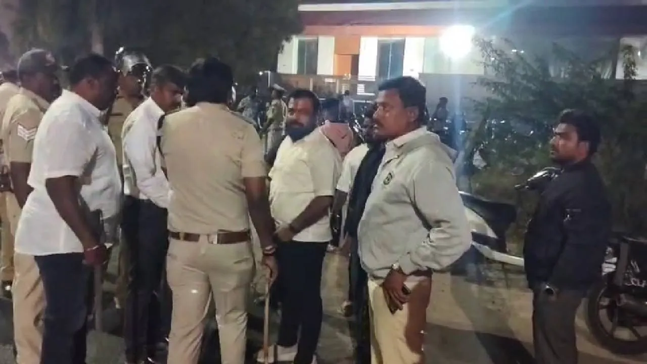 Bellari Firing: ಬಳ್ಳಾರಿ ಗಲಾಟೆ ಪ್ರಕರಣ: ಜನಾರ್ದನ ರೆಡ್ಡಿ, ಶ್ರೀರಾಮುಲು ಮೇಲೆ ಎಫ್‌ಐಆರ್