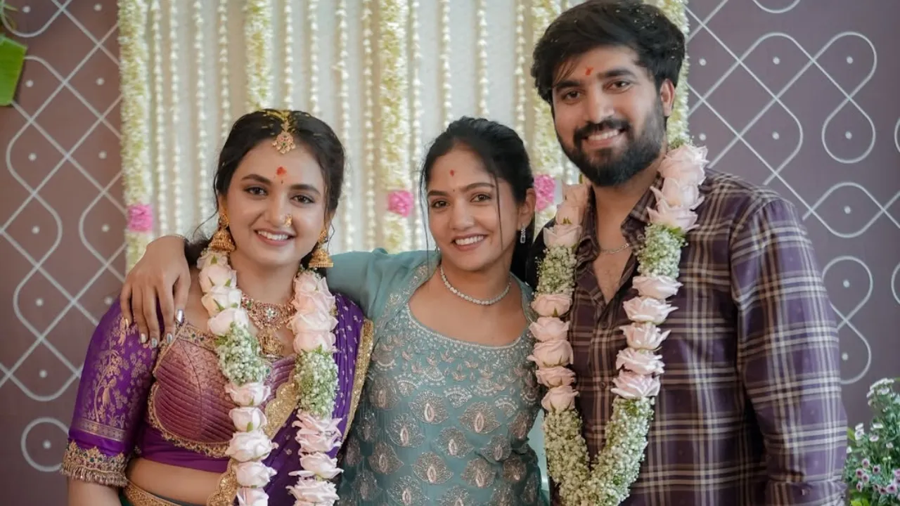 Photos: ʻಬಿಗ್‌ ಬಾಸ್‌ʼ ಖ್ಯಾತಿಯ ಭವ್ಯಾ ಗೌಡ ಸಹೋದರಿ ದಿವ್ಯಾಗೆ ಮದುವೆ ಫಿಕ್ಸ್, ಸಿಂಪಲ್‌ ಆಗಿ ನಡೆದ ಹೂವು ಮುಡಿಸೋ ಶಾಸ್ತ್ರ; ಹುಡುಗ ಯಾರು? - Image 1