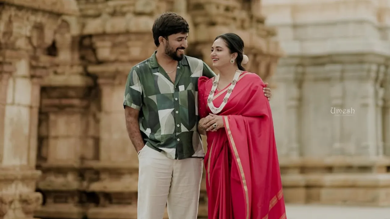 Photos: ʻಬಿಗ್‌ ಬಾಸ್‌ʼ ಖ್ಯಾತಿಯ ಭವ್ಯಾ ಗೌಡ ಸಹೋದರಿ ದಿವ್ಯಾಗೆ ಮದುವೆ ಫಿಕ್ಸ್, ಸಿಂಪಲ್‌ ಆಗಿ ನಡೆದ ಹೂವು ಮುಡಿಸೋ ಶಾಸ್ತ್ರ; ಹುಡುಗ ಯಾರು? - Image 2