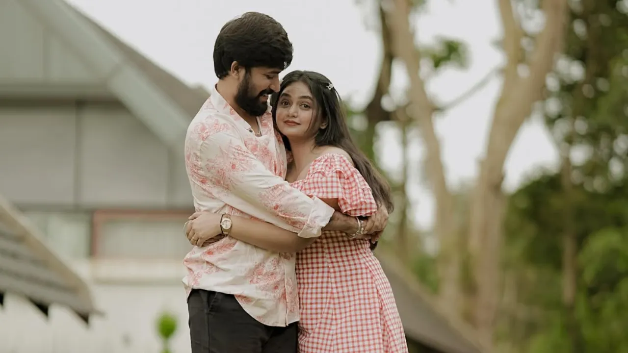 Photos: ʻಬಿಗ್‌ ಬಾಸ್‌ʼ ಖ್ಯಾತಿಯ ಭವ್ಯಾ ಗೌಡ ಸಹೋದರಿ ದಿವ್ಯಾಗೆ ಮದುವೆ ಫಿಕ್ಸ್, ಸಿಂಪಲ್‌ ಆಗಿ ನಡೆದ ಹೂವು ಮುಡಿಸೋ ಶಾಸ್ತ್ರ; ಹುಡುಗ ಯಾರು? - Image 4