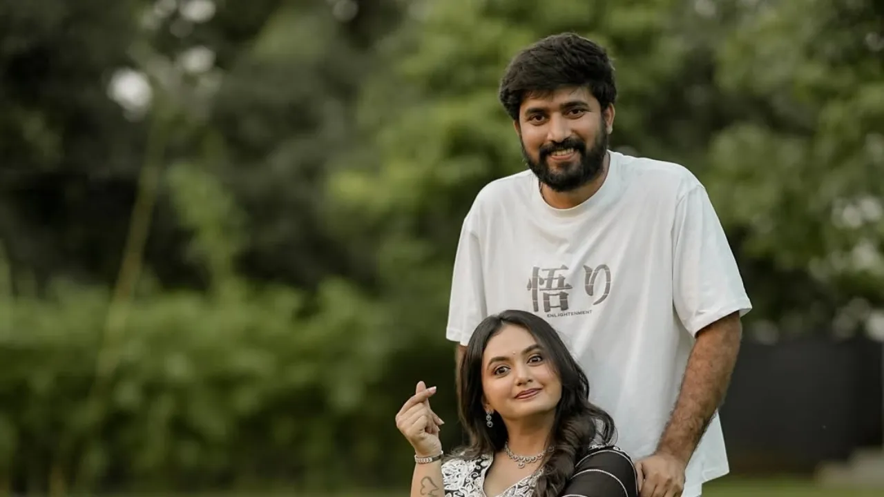 Photos: ʻಬಿಗ್‌ ಬಾಸ್‌ʼ ಖ್ಯಾತಿಯ ಭವ್ಯಾ ಗೌಡ ಸಹೋದರಿ ದಿವ್ಯಾಗೆ ಮದುವೆ ಫಿಕ್ಸ್, ಸಿಂಪಲ್‌ ಆಗಿ ನಡೆದ ಹೂವು ಮುಡಿಸೋ ಶಾಸ್ತ್ರ; ಹುಡುಗ ಯಾರು? - Image 6