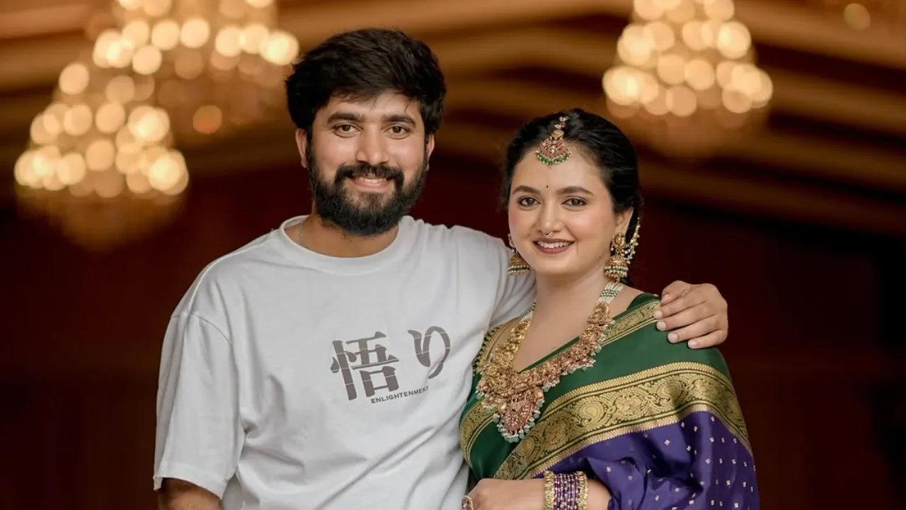 Photos: ʻಬಿಗ್‌ ಬಾಸ್‌ʼ ಖ್ಯಾತಿಯ ಭವ್ಯಾ ಗೌಡ ಸಹೋದರಿ ದಿವ್ಯಾಗೆ ಮದುವೆ ಫಿಕ್ಸ್, ಸಿಂಪಲ್‌ ಆಗಿ ನಡೆದ ಹೂವು ಮುಡಿಸೋ ಶಾಸ್ತ್ರ; ಹುಡುಗ ಯಾರು? - Image 5