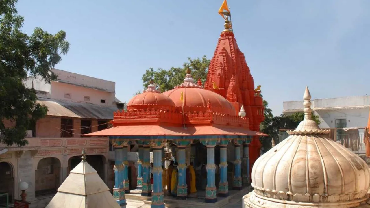 ಶಬರಿಮಲೆಗೆ ಮಹಿಳೆಯರಿಗೆ ನಿಷೇಧವಾದ್ರೆ ಈ ದೇವಾಲಯಗಳಿಗೆ ಪುರುಷರು ಪ್ರವೇಶಿಸುವಂತಿಲ್ಲ; ಇಲ್ಲಿದೆ ದೇಶದ ವಿಶಿಷ್ಟ ದೇವಸ್ಥಾನಗಳ ವಿವರ - Image 5