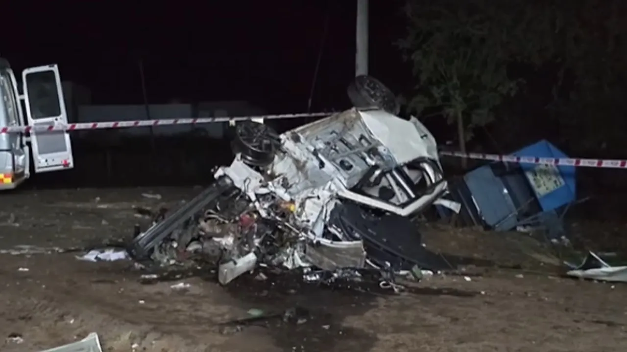 Bagalkot Car Blast: ಜಮಖಂಡಿಯಲ್ಲಿ ಬಾರ್‌ ಮುಂದೆ ನಿಲ್ಲಿಸಿದ್ದ ಕಾರು ಏಕಾಏಕಿ ಸ್ಫೋಟ, ಛಿದ್ರಛಿದ್ರಗೊಂಡ ವಾಹನ!