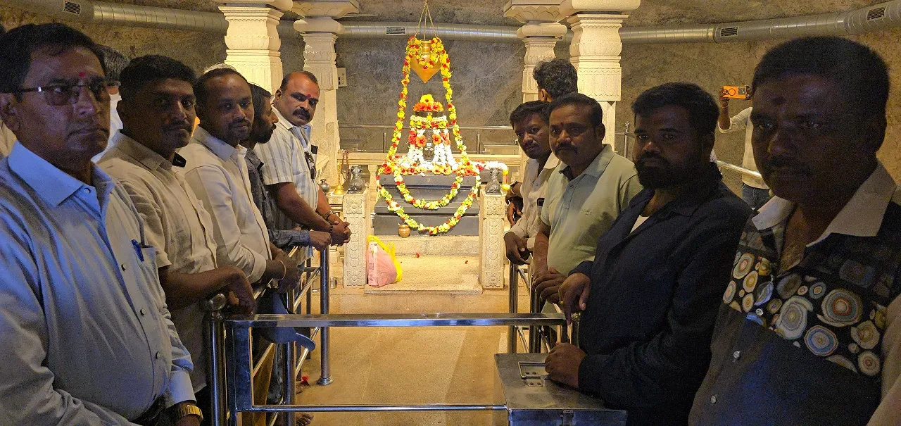 Nandamoori Balakrishna: ನಟ ಬಾಲಕೃಷ್ಣ ಶೀಘ್ರ ಚೇತರಿಕೆಗೆ ಪ್ರಾರ್ಥನೆ: ಚಿಂತಾಮಣಿಯ ಕೈಲಾಸಗಿರಿಯಲ್ಲಿ 111 ತೆಂಗಿನಕಾಯಿ ಸೇವೆ!