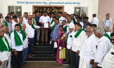 ವಿವಿಧ ಬೇಡಿಕೆಗಳನ್ನು ಈಡೇರಿಸಲು ಒತ್ತಾಯಿಸಿ ಪ್ರತಿಭಟನೆ