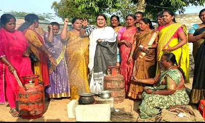 ಗೃಹಬಳಕೆ ಅನಿಲ ಬೆಲೆ ಏರಿಕೆ: ಮಹಿಳಾ ಕಾಂಗ್ರೆಸ್ ಪ್ರತಿಭಟನೆ