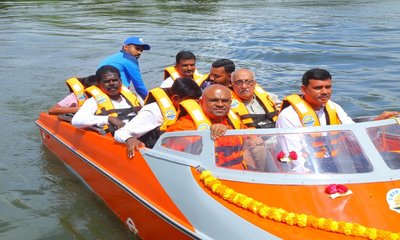 ದೋಣಿ ವಿಹಾರಕ್ಕೆ ಚಾಲನೆ ನೀಡಿ ಶುಭ ಕೋರಿದ ಶ್ರೀಮಂಗಳನಾಥಸ್ವಾಮೀಜಿ