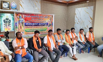 ಜಾತಿ ಬೇಧ ಮರೆತು ಸಮಾಜ ಒಗ್ಗಟ್ಟಾಗಬೇಕು