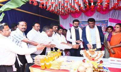 ಸ್ವಸಹಾಯ ಸಂಘಗಳ ಸದಸ್ಯರು ತಯಾರಿಸಿದ ಪದಾರ್ಥಗಳನ್ನೇ ಖರೀದಿಸಿ