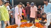 ಹೂವಿನ ಮಾರುಕಟ್ಟೆಗೆ ಸಂಸದ ಡಾ.ಕೆ.ಸುಧಾಕರ್ ಭೇಟಿ