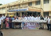 ರಕ್ಷಾ ರಾಮಯ್ಯ ಜನ್ಮದಿನ: ಆಸ್ಪತ್ರೆ ಒಳರೋಗಿಗಳಿಗೆ ಹಣ್ಣು, ಹಾಲು ವಿತರಣೆ
