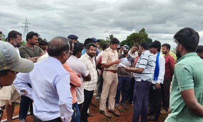 ಸ್ಥಳ ಪರಿಶೀಲನೆಗೆ ಬಂದ ಪೊಲೀಸರ ಸಮ್ಮುಖದಲ್ಲಿ ವಾಗ್ವಾದ