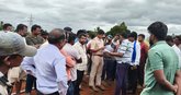 ಸ್ಥಳ ಪರಿಶೀಲನೆಗೆ ಬಂದ ಪೊಲೀಸರ ಸಮ್ಮುಖದಲ್ಲಿ ವಾಗ್ವಾದ