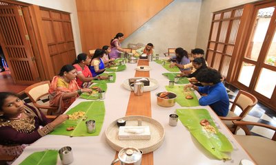 ಮಕ್ಕಳೊಂದಿಗೆ ಹಬ್ಬ ಆಚರಿಸಿದ ಸಂಸದ ಡಾ.ಕೆ.ಸುಧಾಕರ್