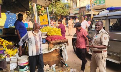 ಸುಗಮ ಸಂಚಾರಕ್ಕೆ ಅಡ್ಡಲಾಗಿದ್ದ ಅಂಗಡಿಗಳ ತೆರವು