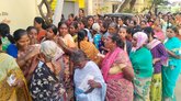 ರಸಗೊಬ್ಬರಕ್ಕಾಗಿ ರೈತರ ಪರದಾಟ