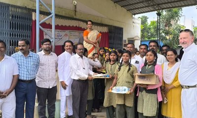 ಎನ್.ಜಿ.ಓ ಸಂಸ್ಥೆ ವತಿಯಿಂದ ಲೇಖನ ಸಾಮಗ್ರಿ ವಿತರಣೆ