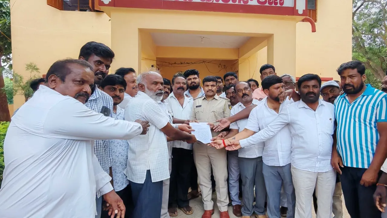 MLA S N Subbareddy: ಶಾಸಕ ಎಸ್.ಎನ್.ಸುಬ್ಬಾರೆಡ್ಡಿ ವಿರುದ್ಧ ಸುಳ್ಳು ಆರೋಪ: ಕೋಲಾರದ ಸಂದೇಶ್ ವಿರುದ್ಧ ದೂರು