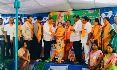 ಜಗತ್ತಿಗೆ ಜ್ಞಾನದ ಜ್ಯೋತಿಯನ್ನು ಬೆಳಗಿಸಿದ ವ್ಯಕ್ತಿ ಮಹರ್ಷಿ ವಾಲ್ಮೀಕಿ