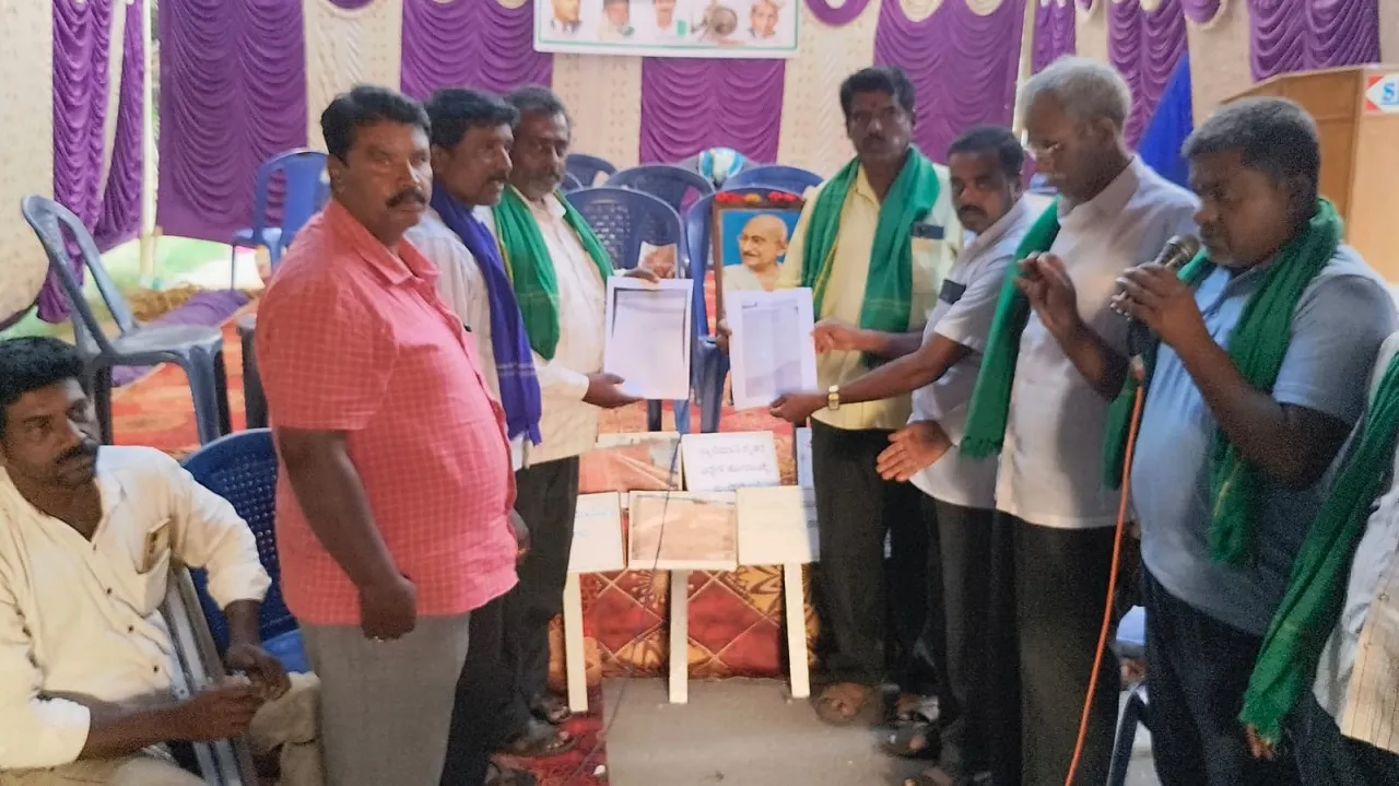 Chikkaballapur News: ನಾವು ಭೂಮಿ ಕೊಡುವುದಿಲ್ಲ ಒಂದು ಬಣ: ನಾವು ಕೊಡುತ್ತೇವೆ ಮತ್ತೊಂದು: ಇಬ್ಬಾಗವಾದ ರೈತ ಸಂಘಗಳು