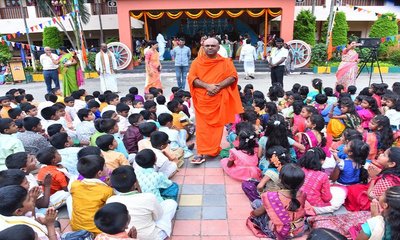 ಶಾಲಾ ಹಂತದಲ್ಲಿಯೇ ಮಕ್ಕಳಿಗೆ ನಮ್ಮ ಸಂಸ್ಕೃತಿಯ ಅರಿವು ಮೂಡಿಸಬೇಕು