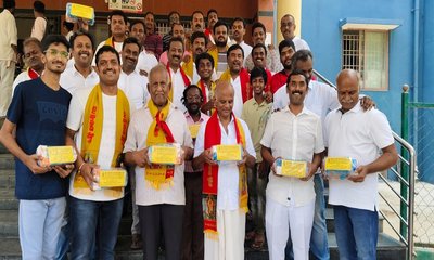 ಬ್ರೆಡ್, ಬಿಸ್ಕೆಟ್ ಹಾಗೂ ಓ ಆರ್ ಎಸ್ ವಿತರಣೆ