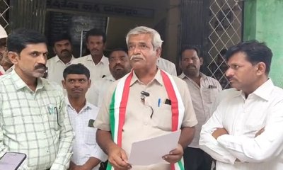 ಶೇಂಗಾ ಬೀಜದಲ್ಲಿ ಭಾರೀ ಅಕ್ರಮ ಎಂದು ಆರೋಪ: ಪ್ರತಿಭಟನೆ