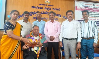 ಸಮಾಜದಲ್ಲಿ ಗುರುಗಳಿಗೆ ಗೌರವದ ಸ್ಥಾನವಿದೆ