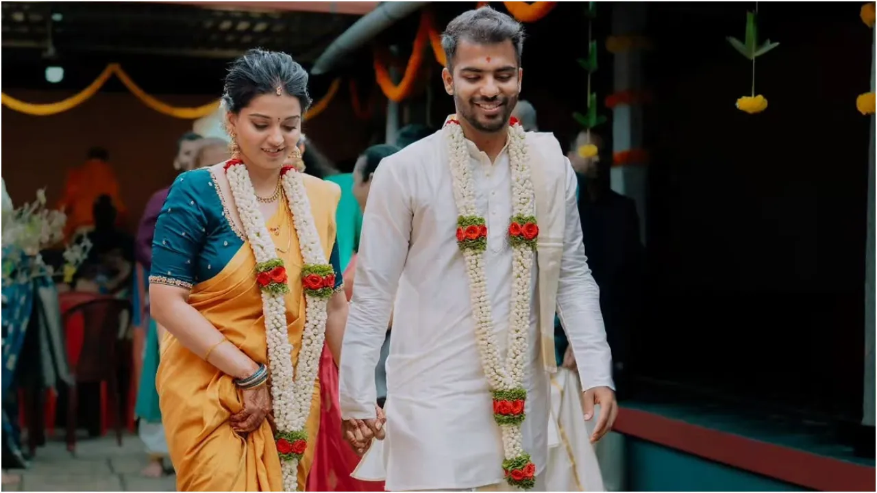 Photos: ಸದ್ದಿಲ್ಲದೇ ಕರಾವಳಿ ಸಂಪ್ರದಾಯದಂತೆ ದಾಂಪತ್ಯ ಜೀವನಕ್ಕೆ ಕಾಲಿಟ್ಟ ʻಜೋಡಿ ಹಕ್ಕಿʼ ಸೀರಿಯಲ್‌ ಖ್ಯಾತಿಯ ಚೈತ್ರಾ ರಾವ್‌ - Image 2