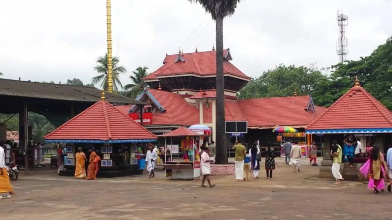 ಶಬರಿಮಲೆಗೆ ಮಹಿಳೆಯರಿಗೆ ನಿಷೇಧವಾದ್ರೆ ಈ ದೇವಾಲಯಗಳಿಗೆ ಪುರುಷರು ಪ್ರವೇಶಿಸುವಂತಿಲ್ಲ; ಇಲ್ಲಿದೆ ದೇಶದ ವಿಶಿಷ್ಟ ದೇವಸ್ಥಾನಗಳ ವಿವರ - Image 4