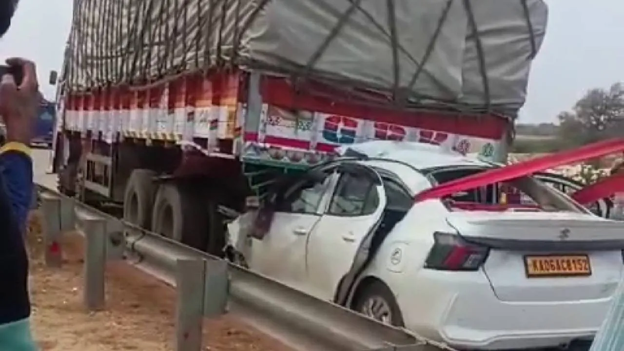 Road Accident: ಲಾರಿಗೆ ಕಾರು ಡಿಕ್ಕಿ, ಮಂತ್ರಾಲಯದಿಂದ ಹಿಂದಿರುಗುತ್ತಿದ್ದ ಮೂವರು ಸಾವು, ಇಬ್ಬರು ಗಂಭೀರ