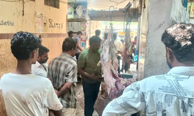 ಮಾಂಸದ ಅಂಗಡಿಗಳಿಗೆ ಮುಗಿ ಬಿದ್ದ ಜನತೆ