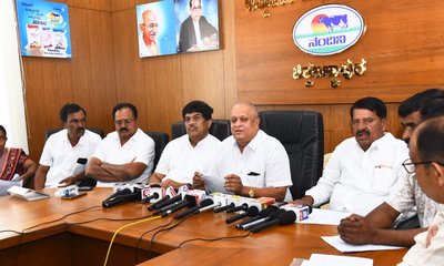 ಯುಗಾದಿ ಹಬ್ಬದ ಉಡುಗೊರೆ: ಲೀ.50 ಪೈಸೆ ಹೆಚ್ಚಿಸಿದ ಚಿಮುಲ್