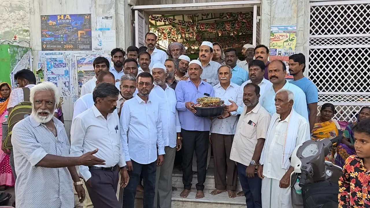 Chinthamani News: ಮುರುಗಮಲ್ಲ ದರ್ಗಾದಲ್ಲಿ ಮಾಜಿ ಶಾಸಕ ಜೆ.ಕೆ.ಕೃಷ್ಣಾರೆಡ್ಡಿ ಜನ್ಮದಿನಾಚರಣೆ: ವಿಶೇಷ ಪೂಜೆ ಸಲ್ಲಿಸಿದ ಜೆಡಿಎಸ್ ಕಾರ್ಯಕರ್ತರು