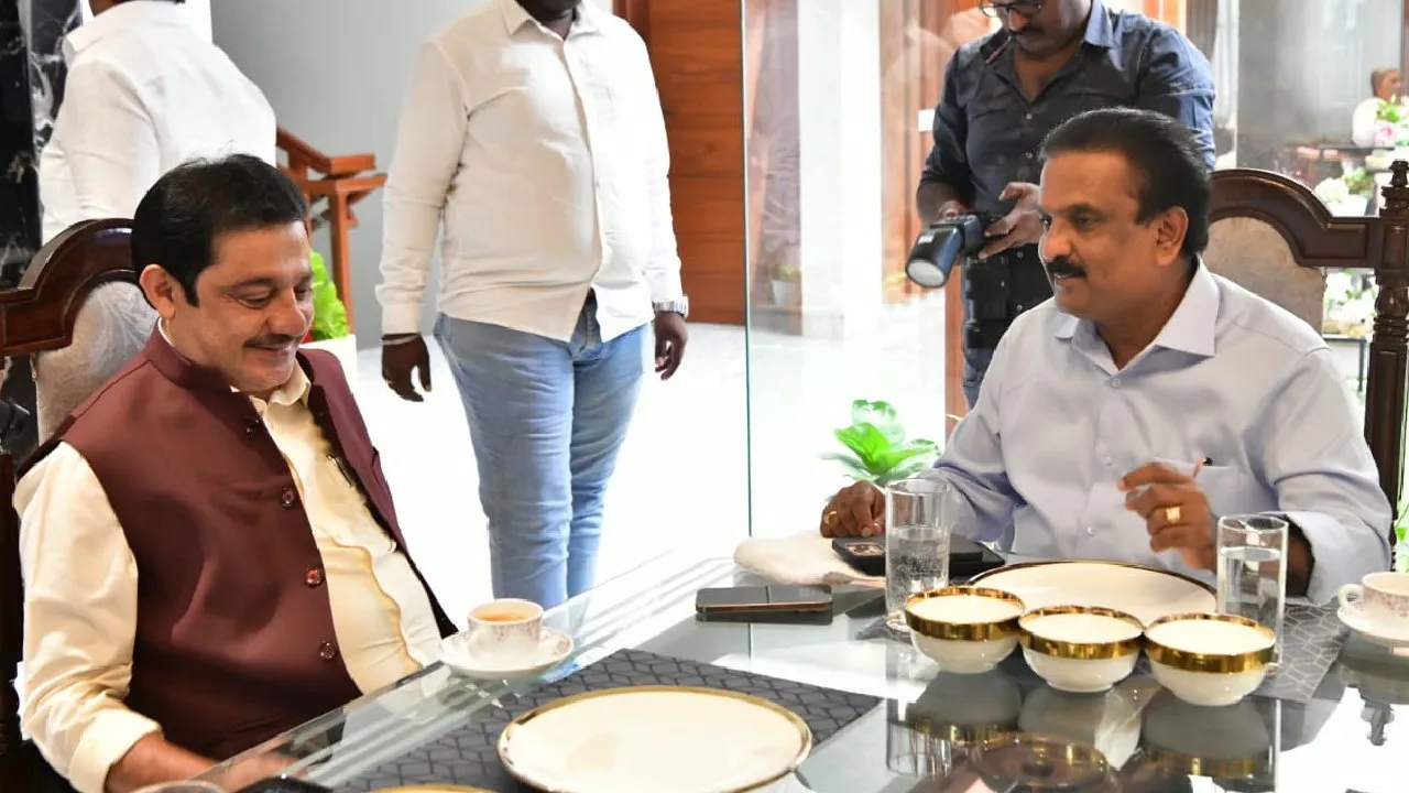 CM Siddaramaiah: ಬಿ.ಕೆ.ಹರಿಪ್ರಸಾದ್ ಜೊತೆ ಸಿಎಂ ಬ್ರೇಕ್‌ಫಾಸ್ಟ್‌ ಮೀಟಿಂಗ್‌- ಮಂಗಳೂರಿನಲ್ಲಿ  ಸೌಹಾರ್ದ ನೆಲೆಸುವ ಕುರಿತು ಚರ್ಚೆ - Image 3