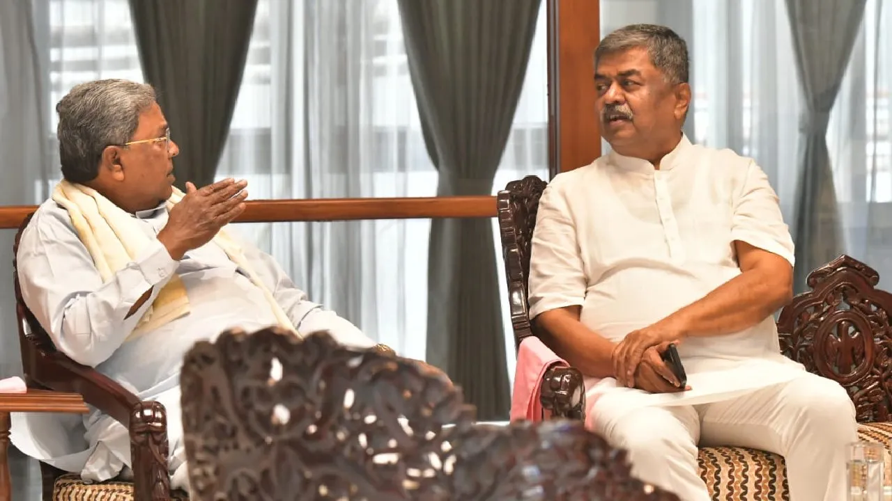 CM Siddaramaiah: ಬಿ.ಕೆ.ಹರಿಪ್ರಸಾದ್ ಜೊತೆ ಸಿಎಂ ಬ್ರೇಕ್‌ಫಾಸ್ಟ್‌ ಮೀಟಿಂಗ್‌- ಮಂಗಳೂರಿನಲ್ಲಿ  ಸೌಹಾರ್ದ ನೆಲೆಸುವ ಕುರಿತು ಚರ್ಚೆ - Image 2