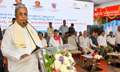 ಒಂದು ವಾರದಲ್ಲಿ ರಸ್ತೆ ಗುಂಡಿಗಳನ್ನೆಲ್ಲ ಮುಚ್ಚಲು ಸಿಎಂ ಸಿದ್ದರಾಮಯ್ಯ ಆದೇಶ