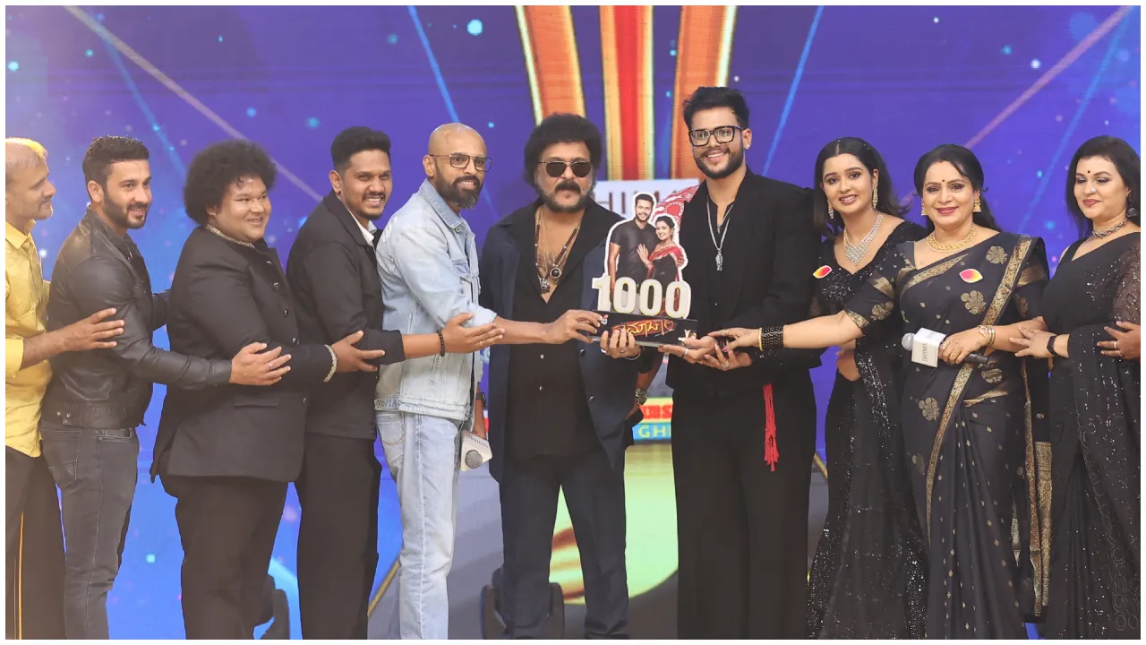 ಕಲರ್ಸ್‌ ಕನ್ನಡ 'ಅನುಬಂಧ ಅವಾರ್ಡ್ಸ್‌': ಕಿರುತೆರೆ ಕಲಾವಿದರ ಸಂಭ್ರಮಕ್ಕೆ ಮೆರುಗು ತುಂಬಿದ ಸ್ಯಾಂಡಲ್‌ವುಡ್‌ ದಿಗ್ಗಜರು - Image 4