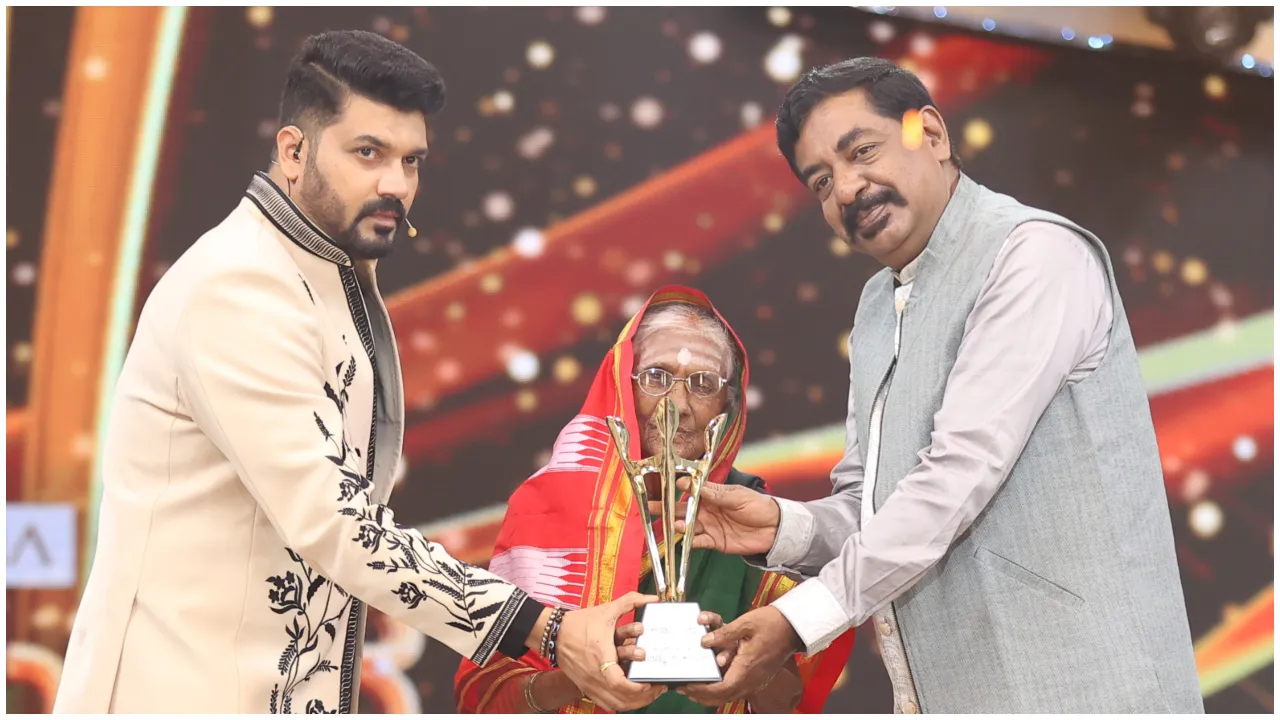 ಕಲರ್ಸ್‌ ಕನ್ನಡ 'ಅನುಬಂಧ ಅವಾರ್ಡ್ಸ್‌': ಕಿರುತೆರೆ ಕಲಾವಿದರ ಸಂಭ್ರಮಕ್ಕೆ ಮೆರುಗು ತುಂಬಿದ ಸ್ಯಾಂಡಲ್‌ವುಡ್‌ ದಿಗ್ಗಜರು - Image 10