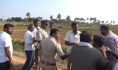 ದಾರಿ ಬಿಡಿಸುವ ವಿಚಾರ ಕೈ ಕೈ ಮಿಲಾಯಿಸುವ ಹಂತಕ್ಕೆ ಗಲಾಟೆ